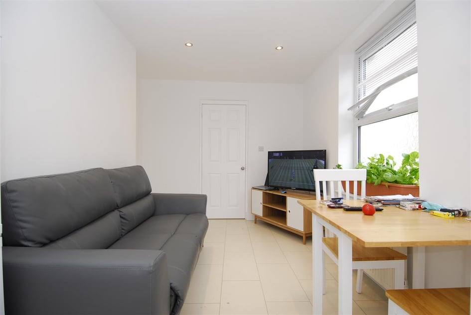 North Road East, Flat 1, City Centre, Plymouth - Image 2